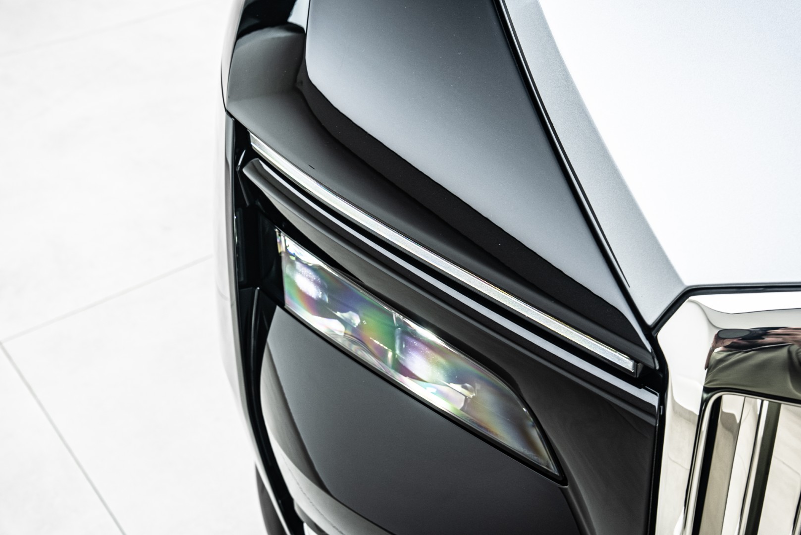 2025 ROLLS ROYCE SPECTRE. BESPOKE SOUND SYSTEM. IMMERSIVE SEATS. MAIN DEALER WARRANTY AND SERVICE.